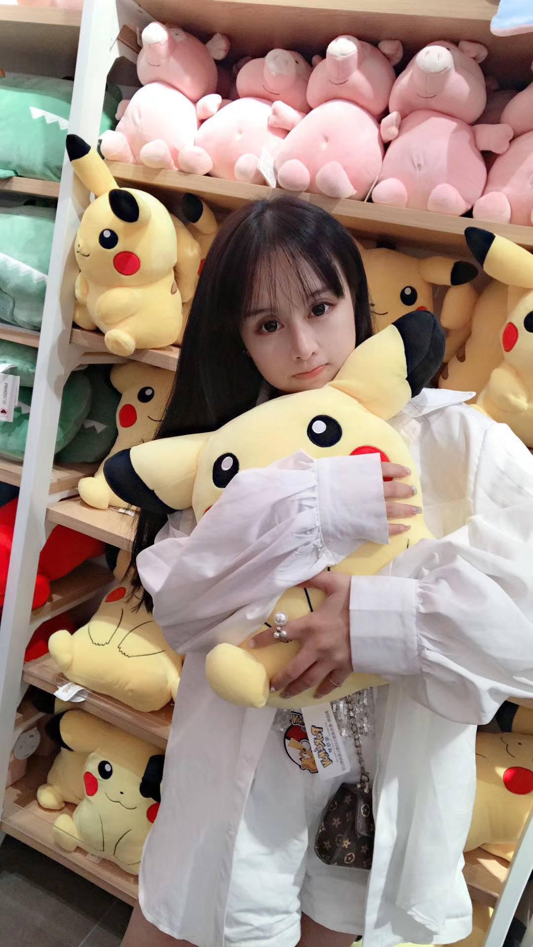 林晚性格开朗 屁股圆润